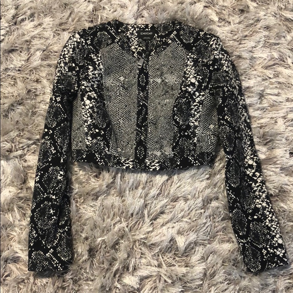 Black & white snake skin pattern zip up. Size 0